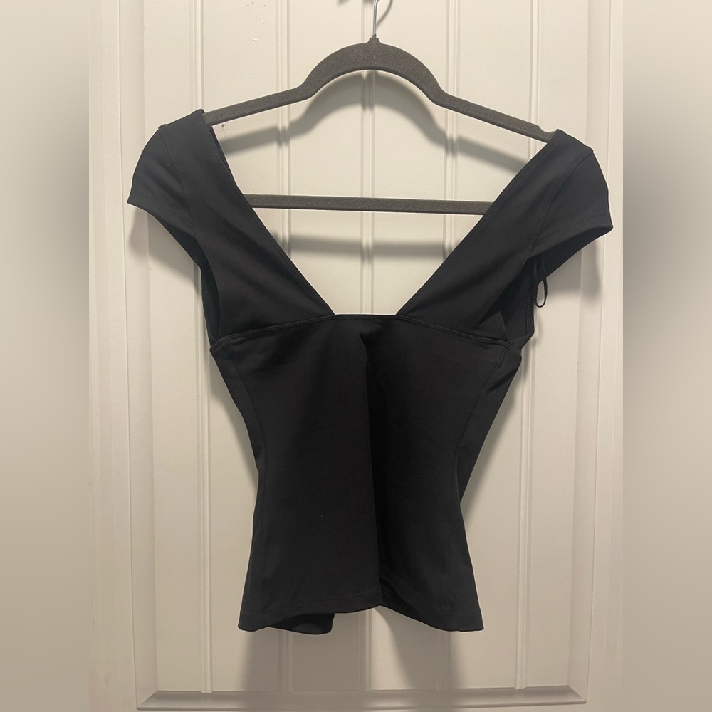 Intimately Free People
Womens size XS 
NWT 

Elegant Black Women's Top - Picture 2 of 3